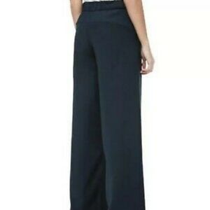 LULULEMON on the Fly wide leg size 6